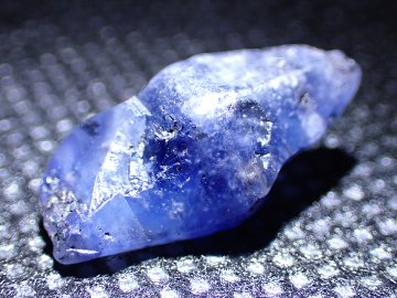 Safír surový krystal 8,7ct Srí Lanka, přírodní safír